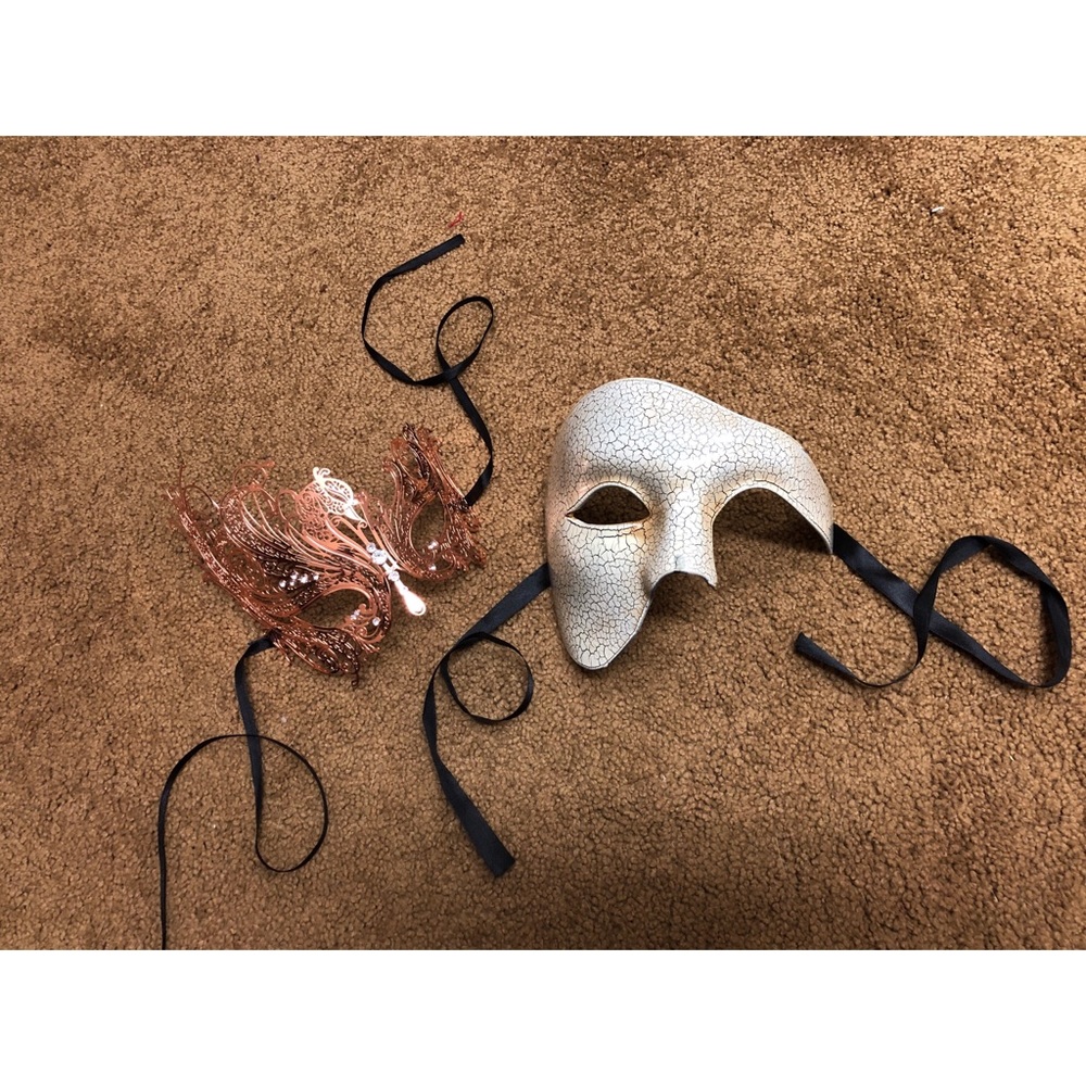 SOLD!!! Unique rose gold swan masquerade mask!!